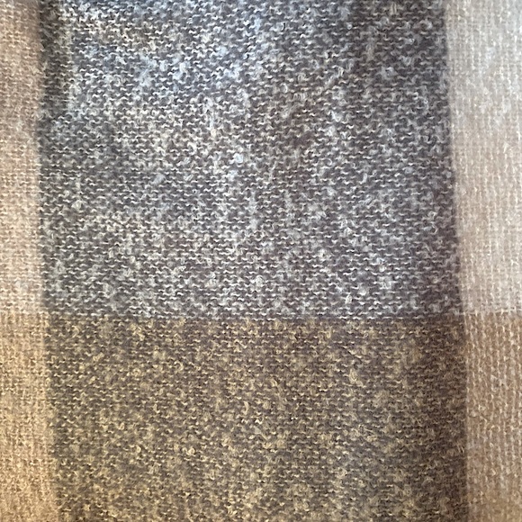 2 Large Scarves. Navy, Black, Cream. Pink Brown Cream.  See pictures for details - Picture 8 of 9